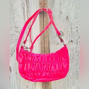 Hot neon pink 💕 purse with a verse 🙏🏻